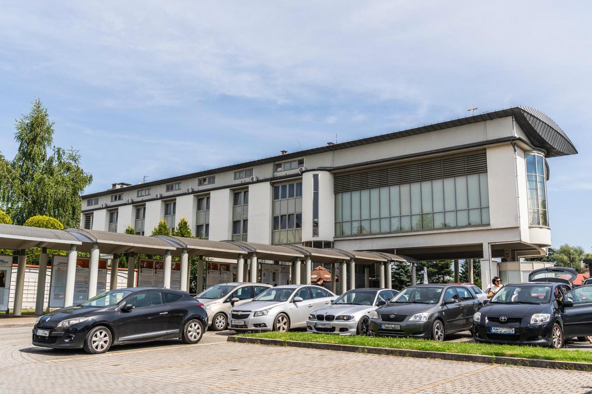 Pastoral Lodge At The Sanctuary Of The Divine Mercy Krakow Exterior photo